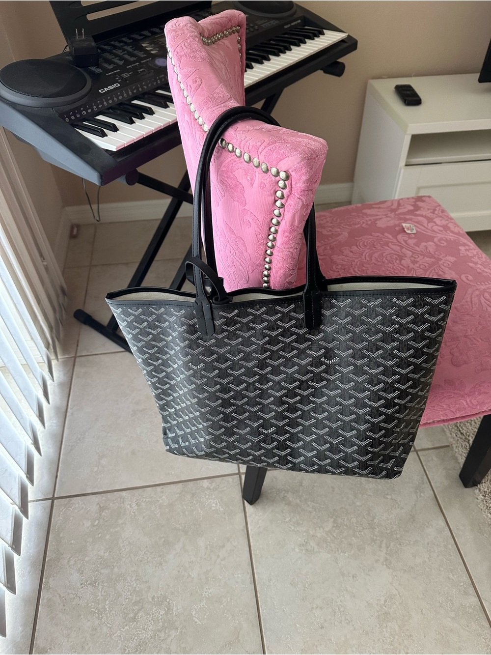 Classic Black Patterned Tote Bag - Stylish Everyday Carry - Picture 6 of 13